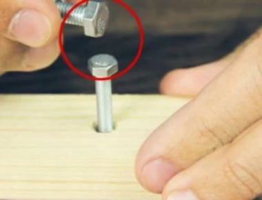 Bίντεο: Πώς να βιδώσετε χωρίς να έχετε το κατάλληλο κλειδί - Είναι πανεύκολο!